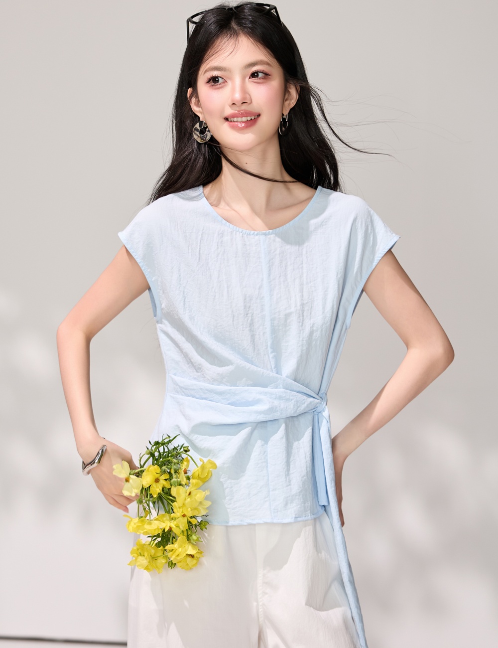 Pinched waist niche shirt light-blue tops for women