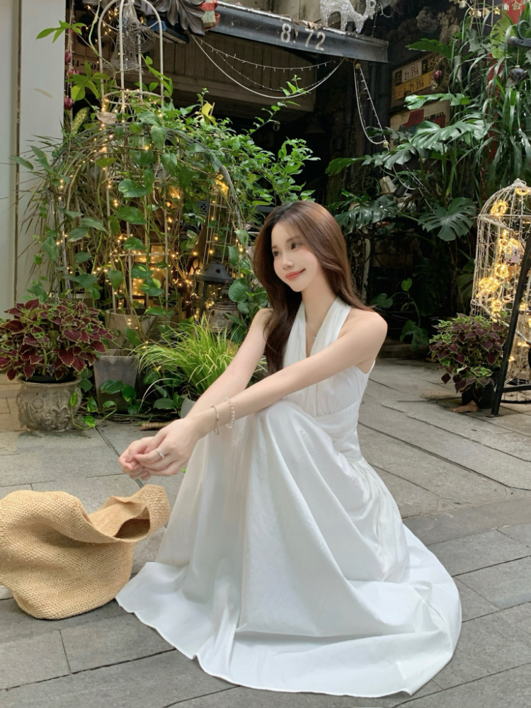 Fold V-neck white vest halter slim dress