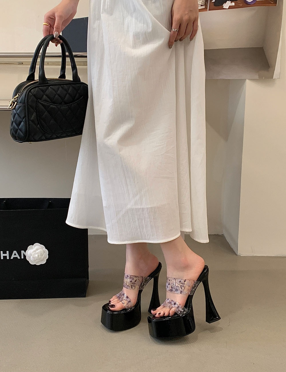 Transparent thick platform wears outside slippers for women
