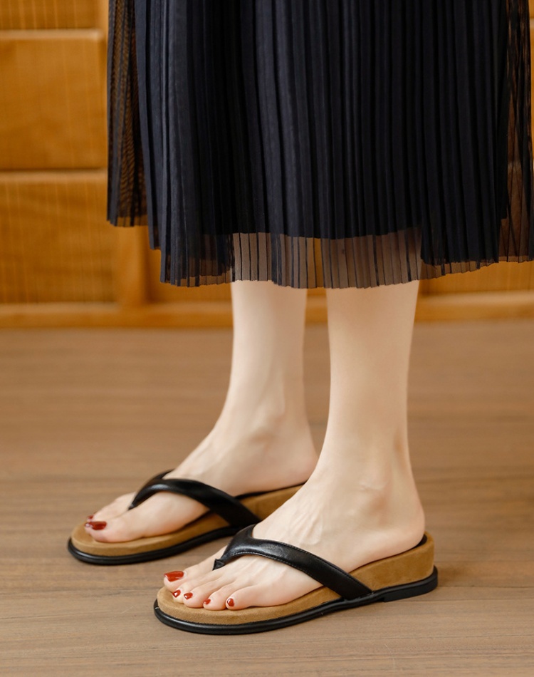 France style  wears outside flip-flops for women