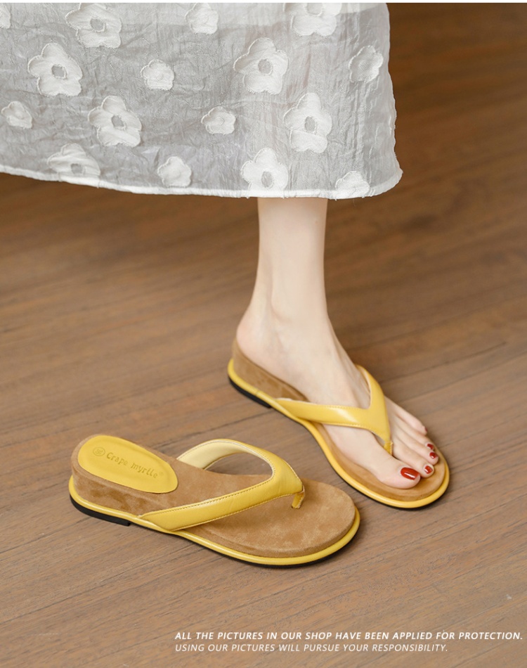 France style  wears outside flip-flops for women