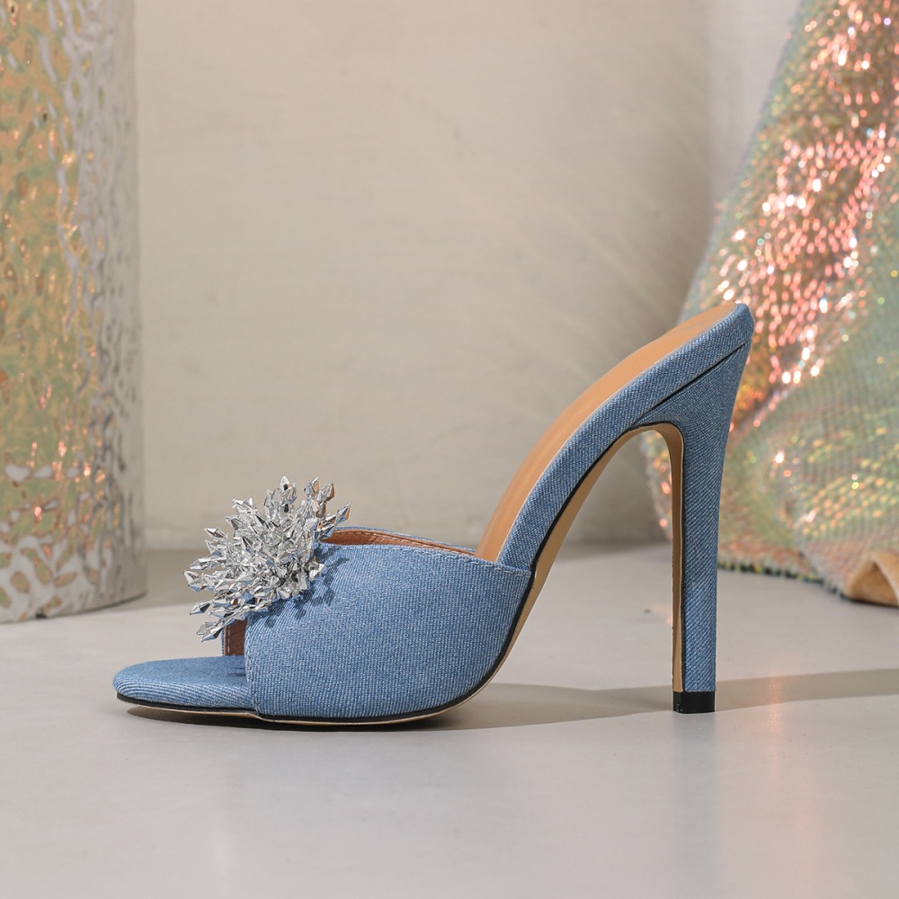 Wears outside slippers high-heeled shoes for women