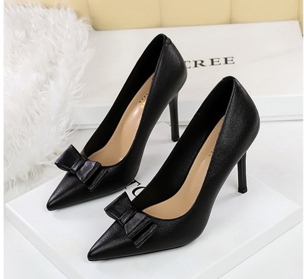 Low fine-root pointed lazy shoes for women