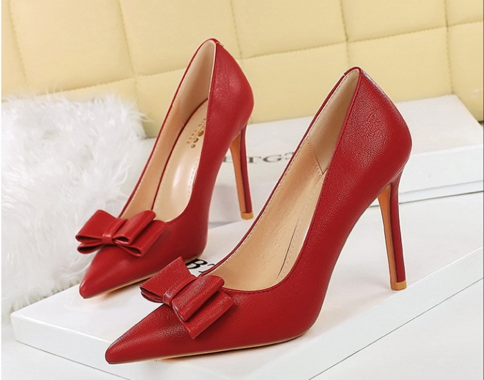 Low fine-root pointed lazy shoes for women