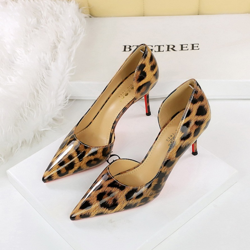 Pointed low hollow European style fine-root shoes for women