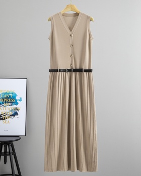 Sleeveless pinched waist dress pleated vest