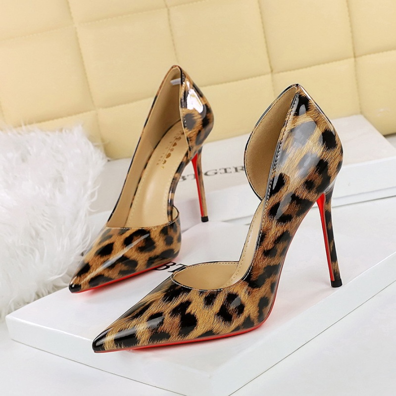 Low high-heeled European style sexy leopard shoes