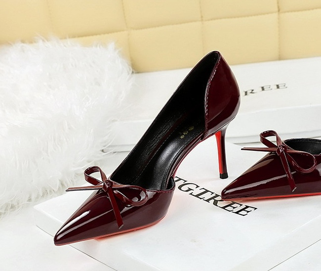Patent leather pointed banquet hollow shoes for women