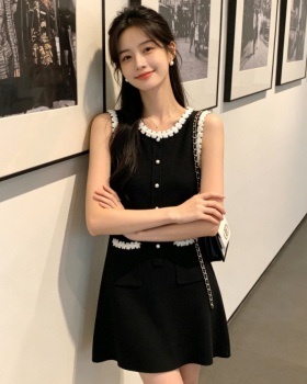 Stitching straight sleeveless black dress for women