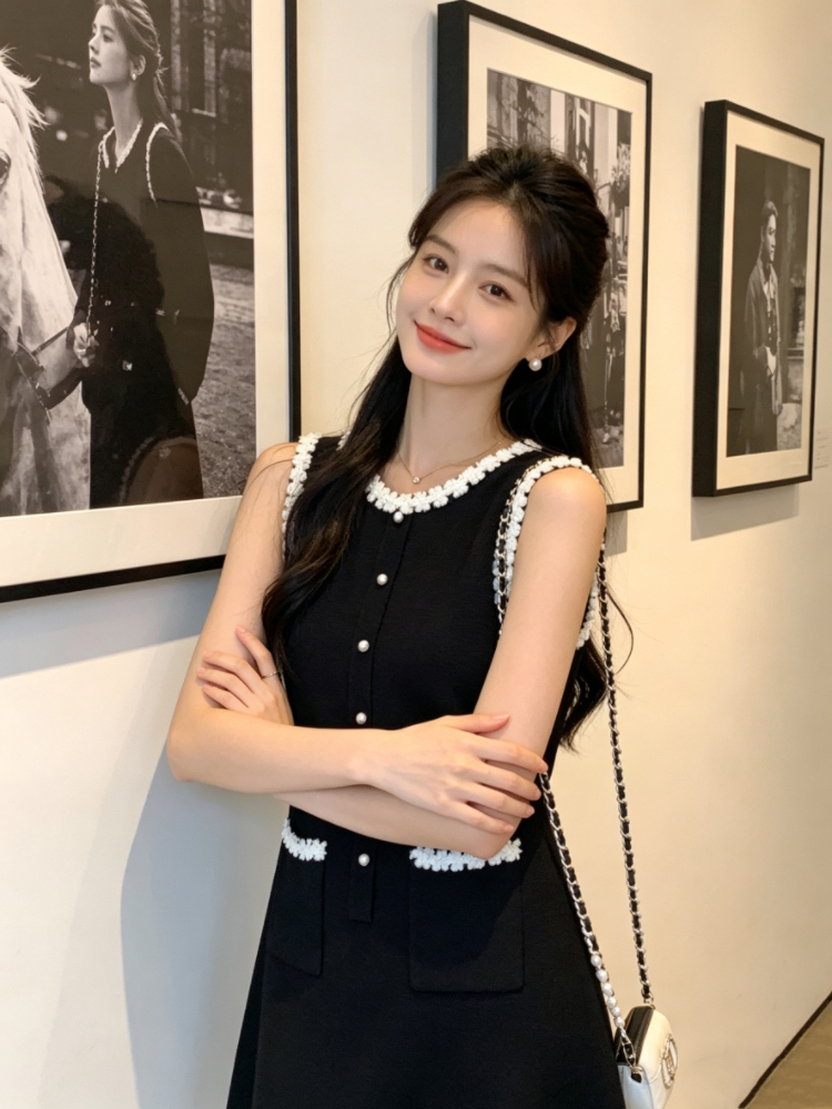 Stitching straight sleeveless black dress for women
