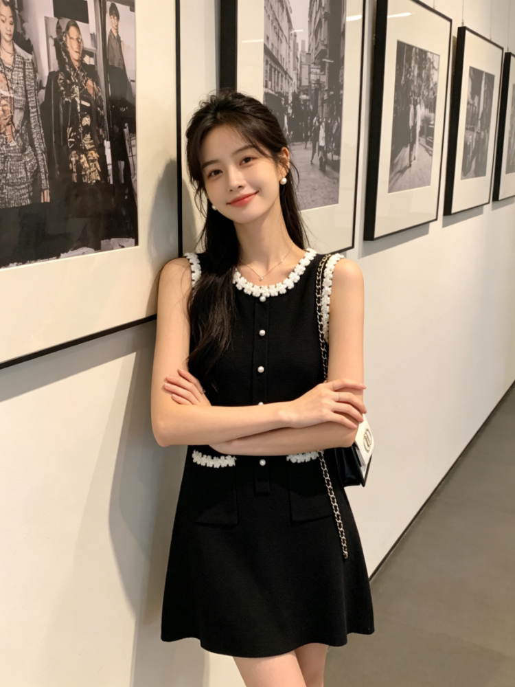 Stitching straight sleeveless black dress for women