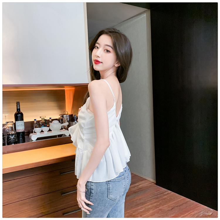 Wears outside pinched waist tops short slim small shirt