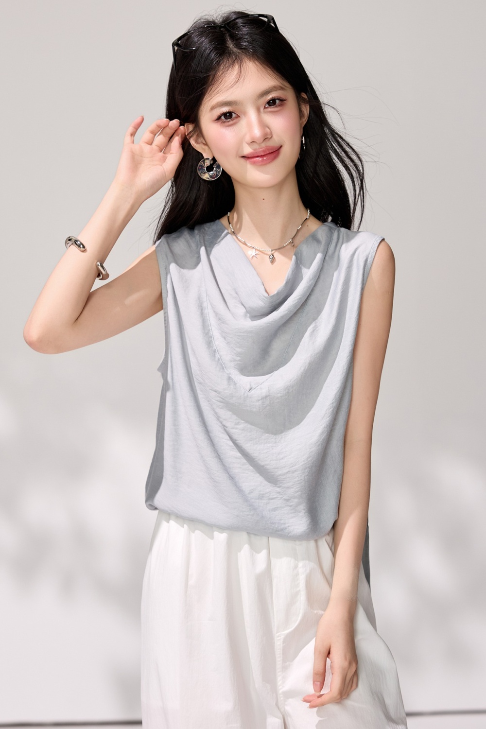 Sleeveless loose hollow drape tops summer niche halter vest