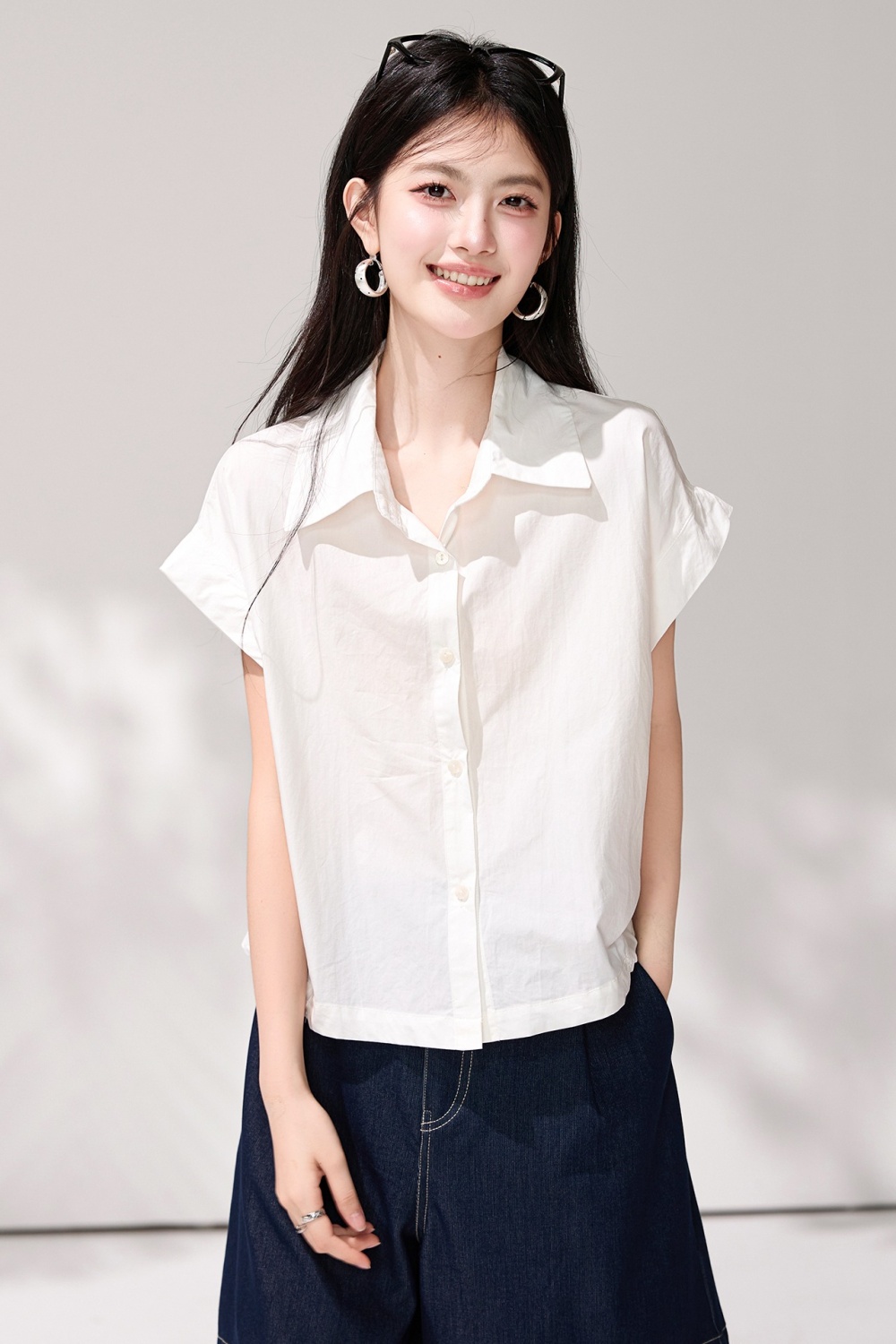 Commuting minimalist shirt short sleeve tops for women