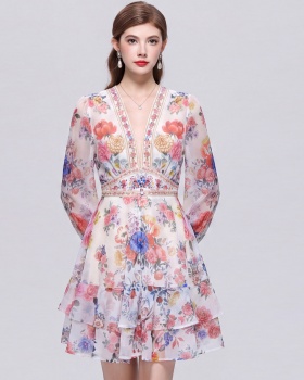 Tender lantern sleeve T-back V-neck slim dress