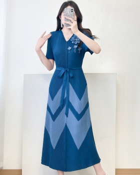 Large yard fold beading pinched waist slim dress for women