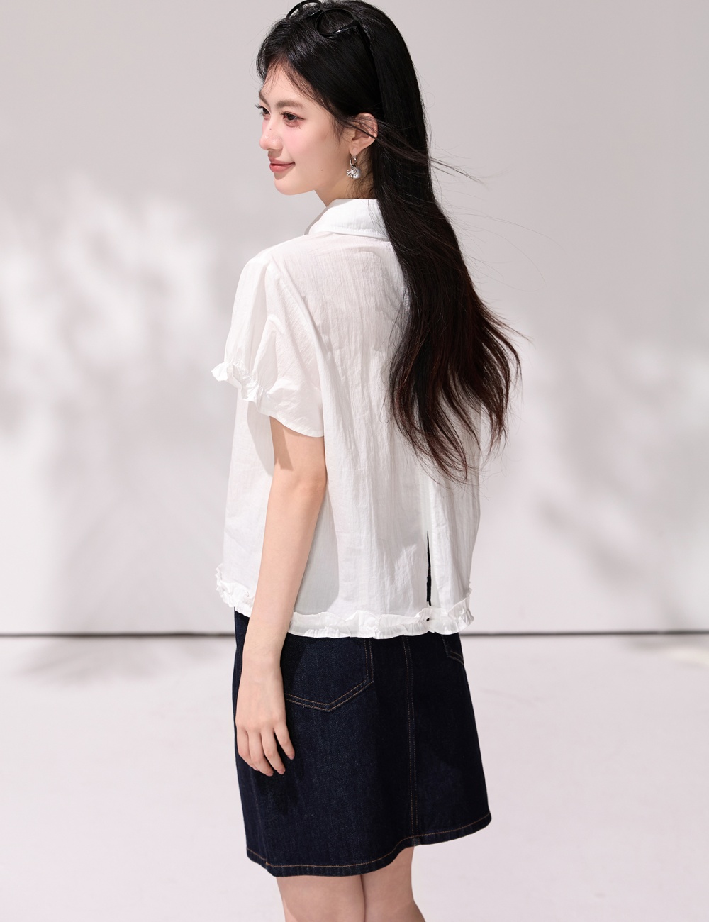 Short sleeve puff sleeve slim wood ear hem shirt