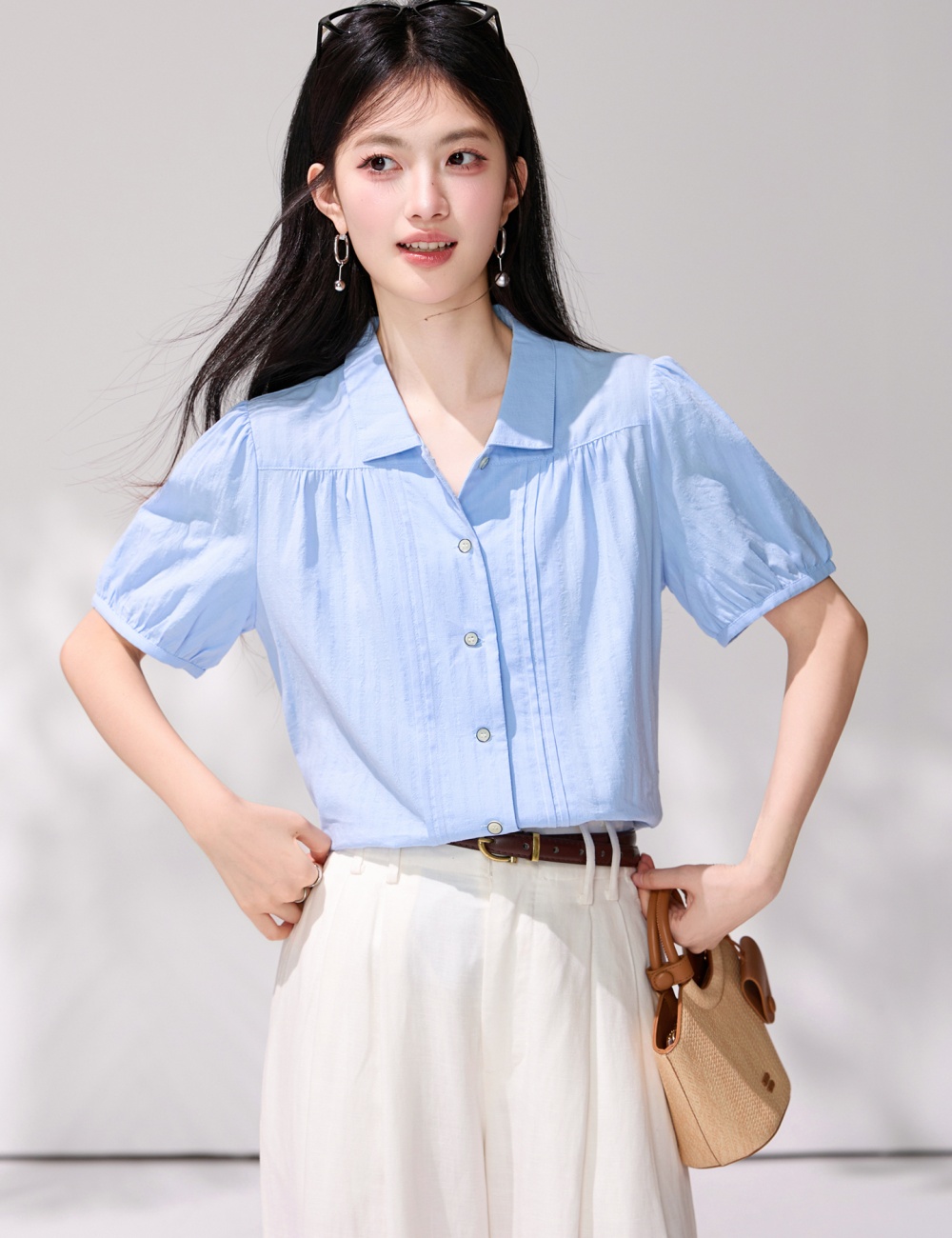 Small fellow puff sleeve tender shirt for women