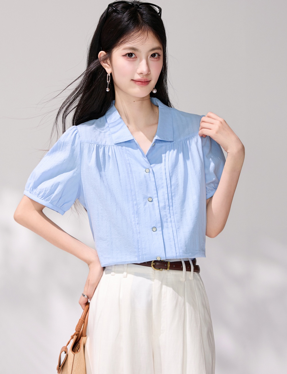 Small fellow puff sleeve tender shirt for women