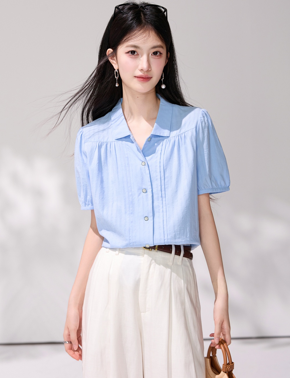 Small fellow puff sleeve tender shirt for women