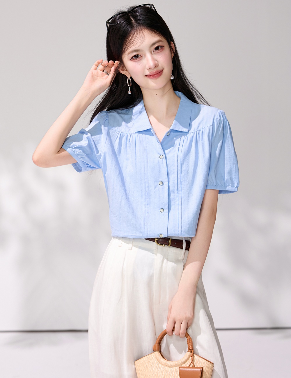 Small fellow puff sleeve tender shirt for women