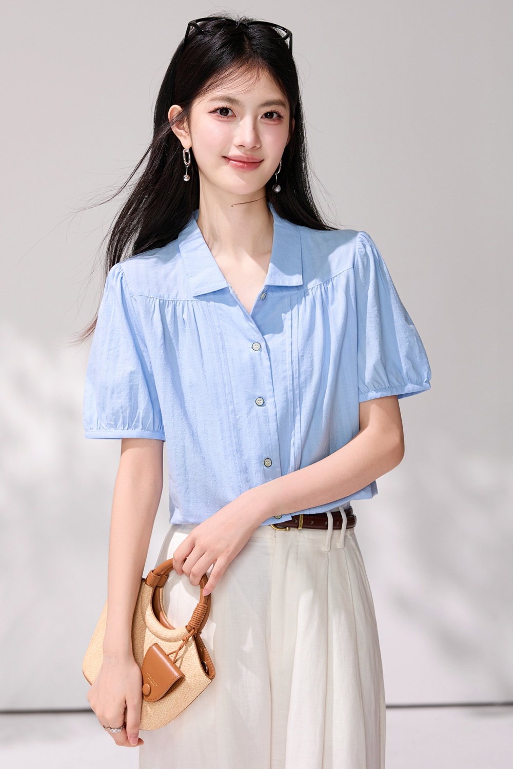 Small fellow puff sleeve tender shirt for women