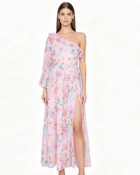 Vacation sloping shoulder spring and summer dress