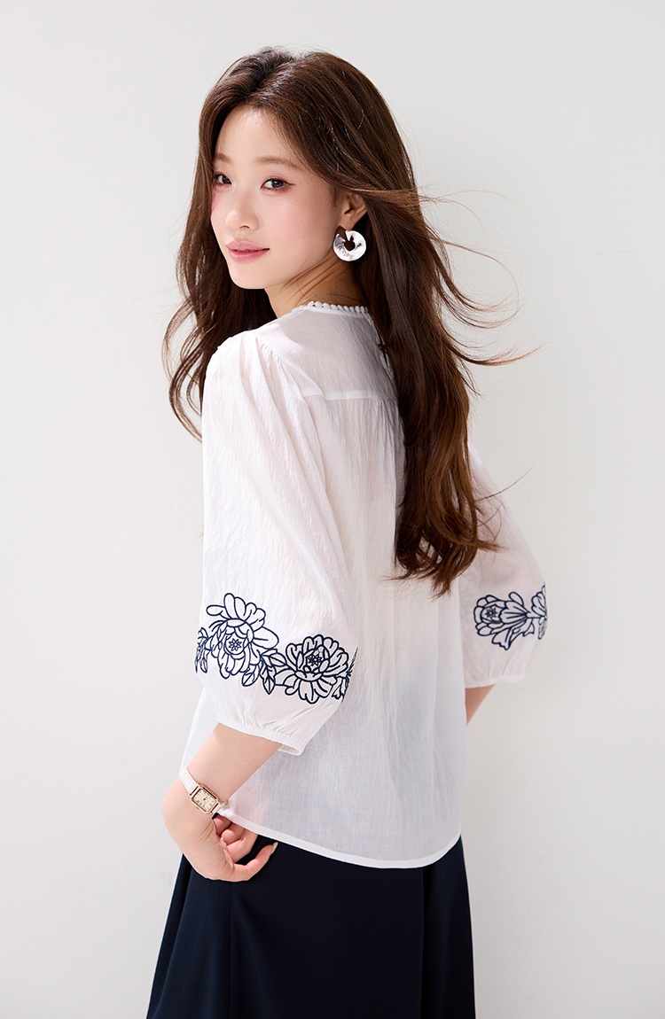 Summer embroidery tops loose round neck shirt for women