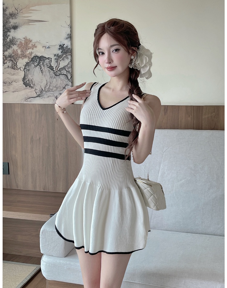 Summer sling knitted fold white dress for women