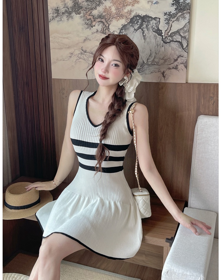 Summer sling knitted fold white dress for women