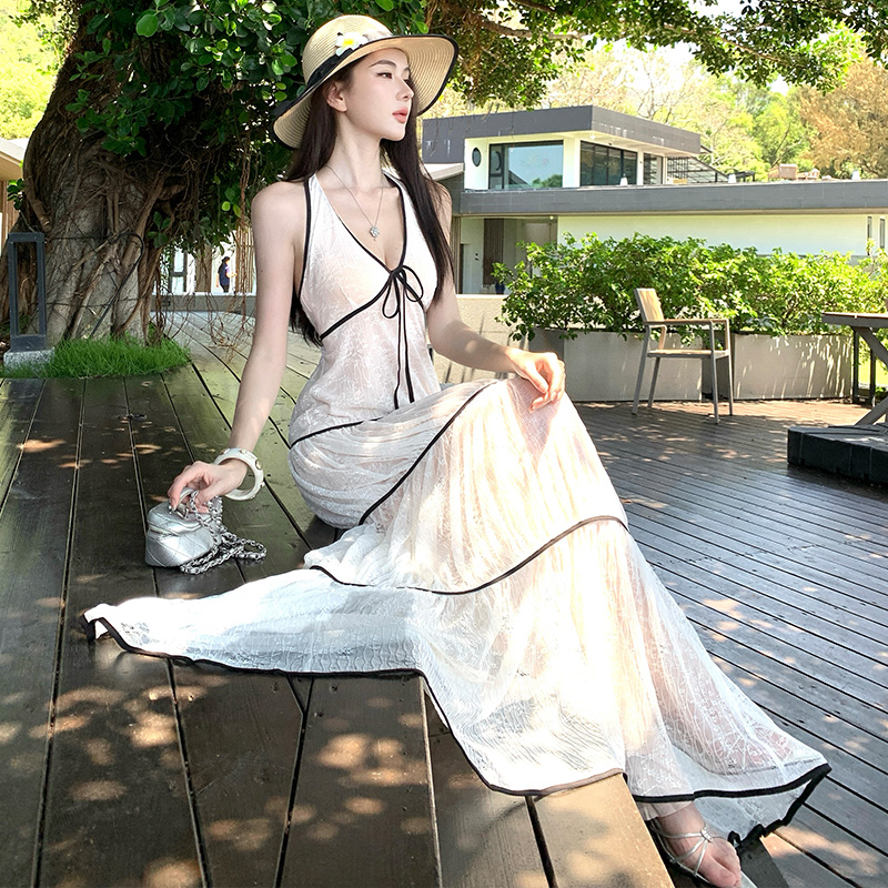 Cake big skirt halter V-neck mixed colors dress