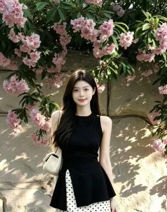 Sleeveless summer tops split black skirt a set for women