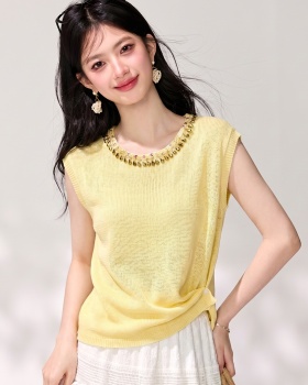 Slim fashion yellow tops round neck beading sweater
