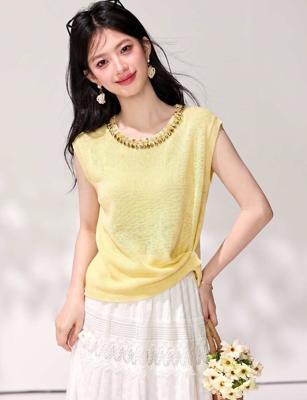 Slim fashion yellow tops round neck beading sweater