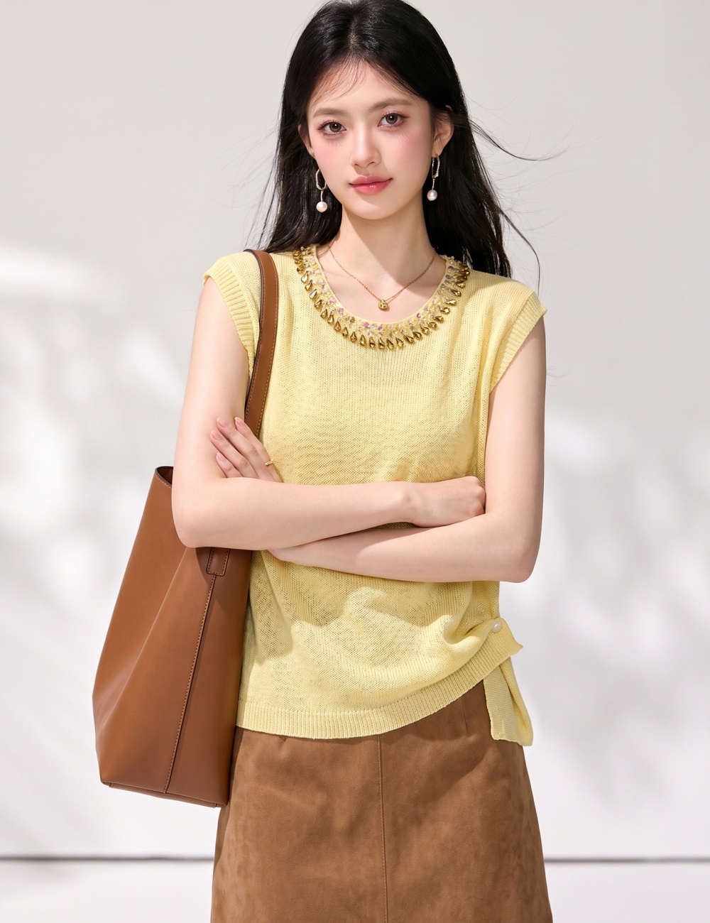 Slim fashion yellow tops round neck beading sweater