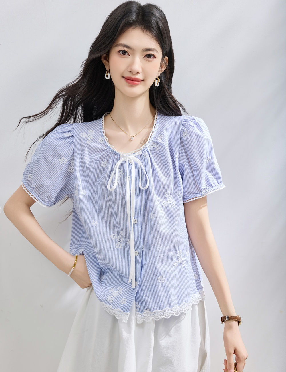 Summer round neck small shirt splice embroidered tops for women