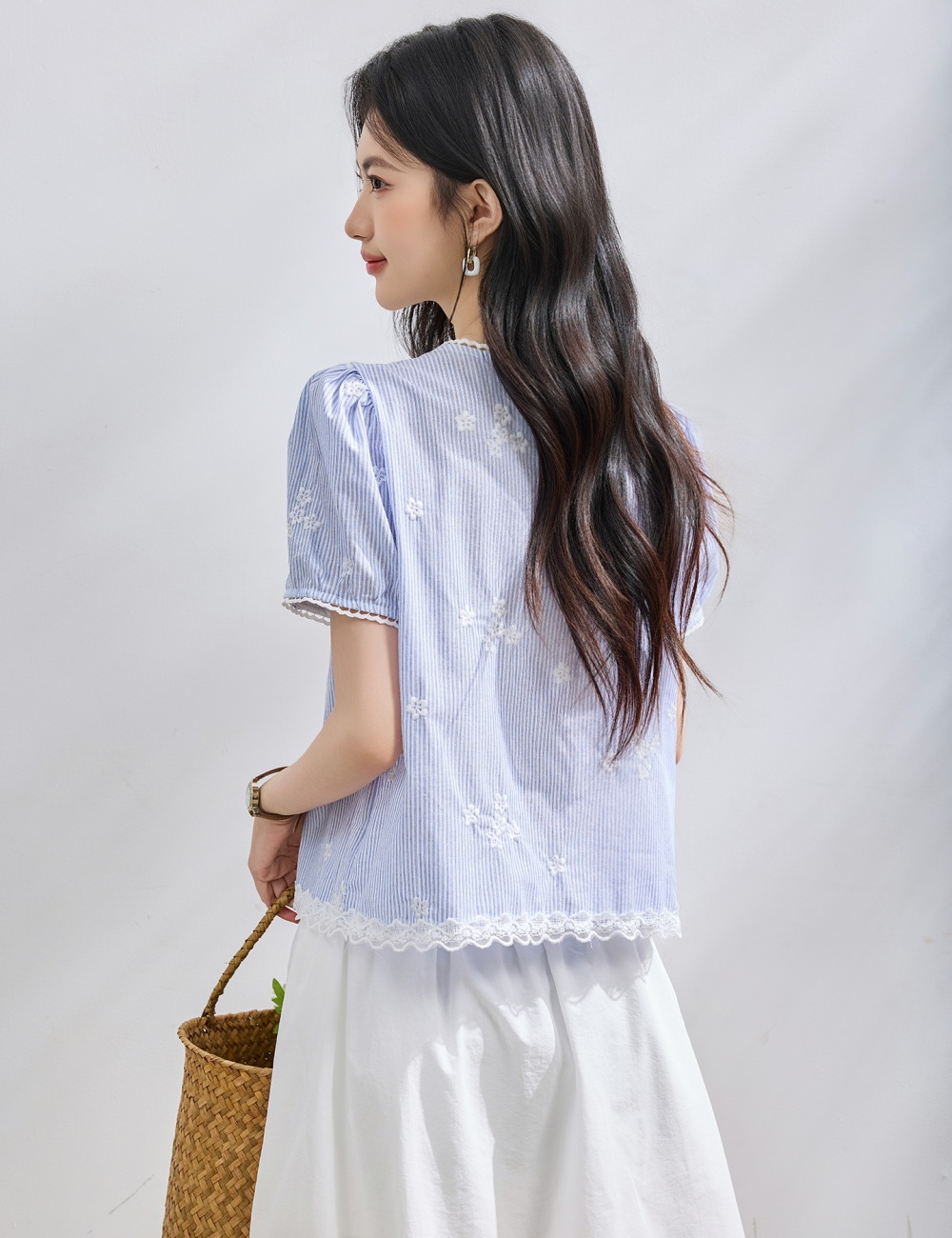 Summer round neck small shirt splice embroidered tops for women