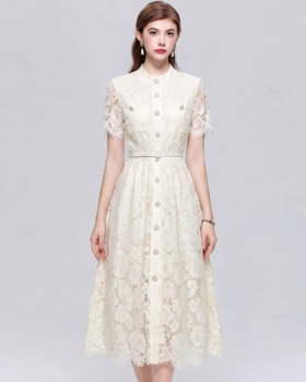 Slim embroidered flowers with belt pinched waist dress