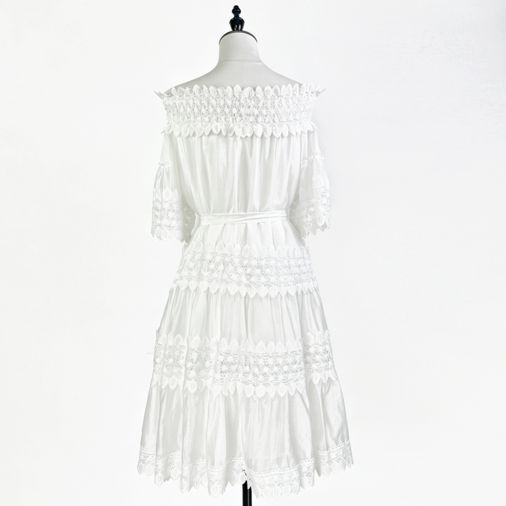 Short European style frenum flat shoulder dress for women