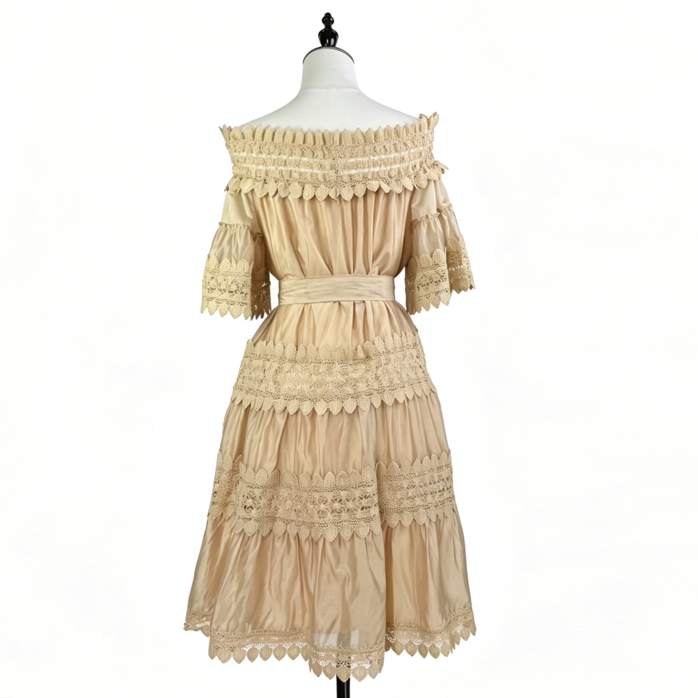 Short European style frenum flat shoulder dress for women