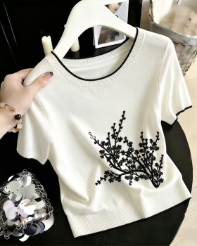 Embroidery T-shirt thin bottoming shirt for women