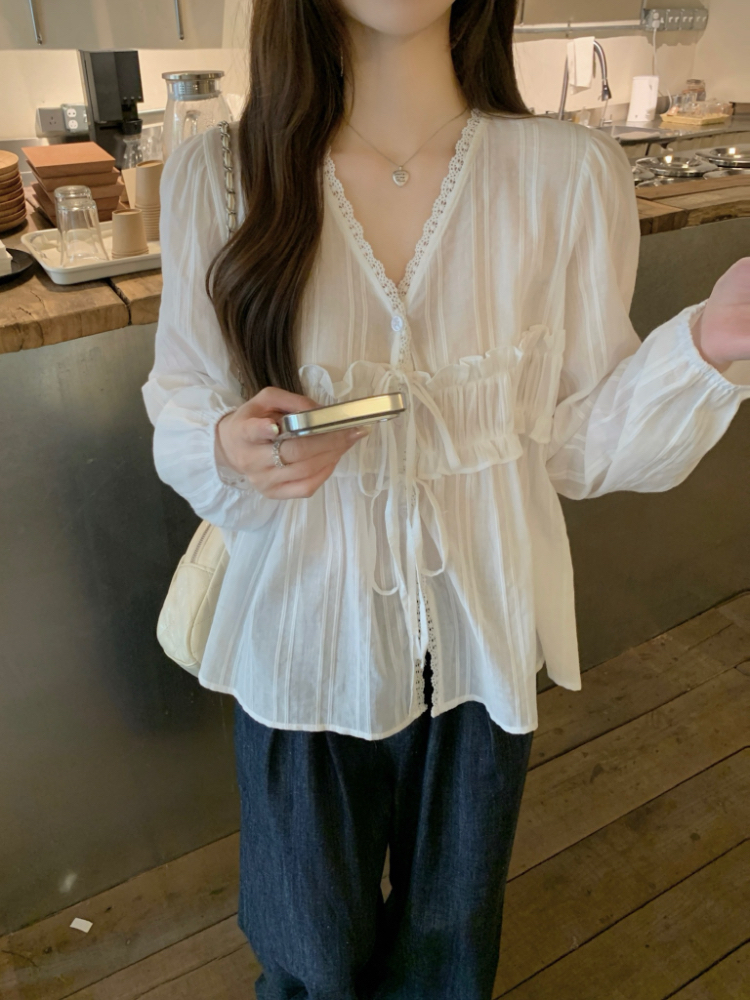 Frenum V-neck lace loose tender show young slim shirt