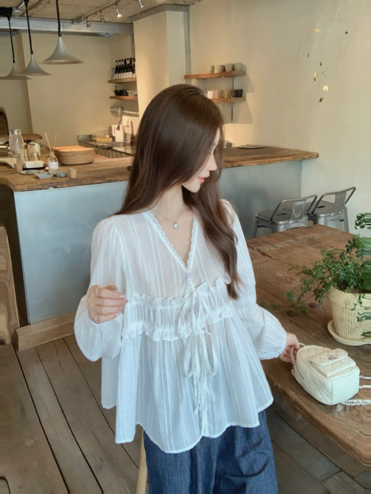 Frenum V-neck lace loose tender show young slim shirt