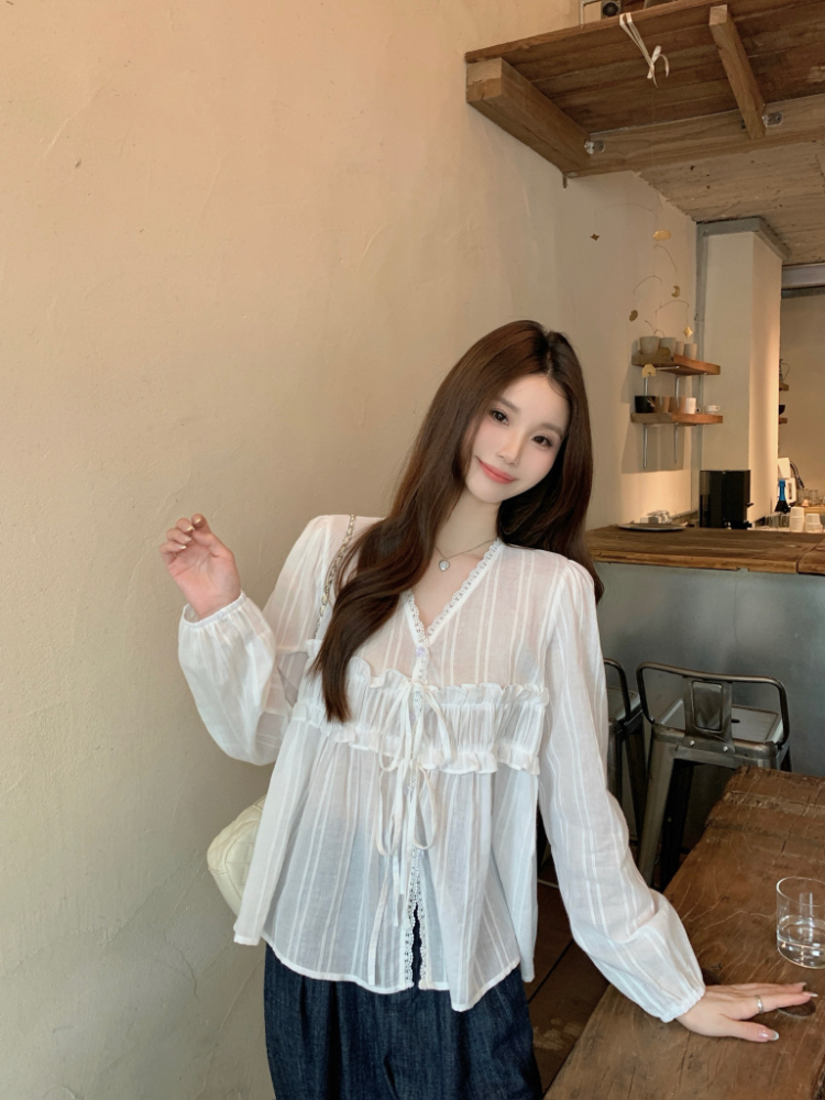 Frenum V-neck lace loose tender show young slim shirt