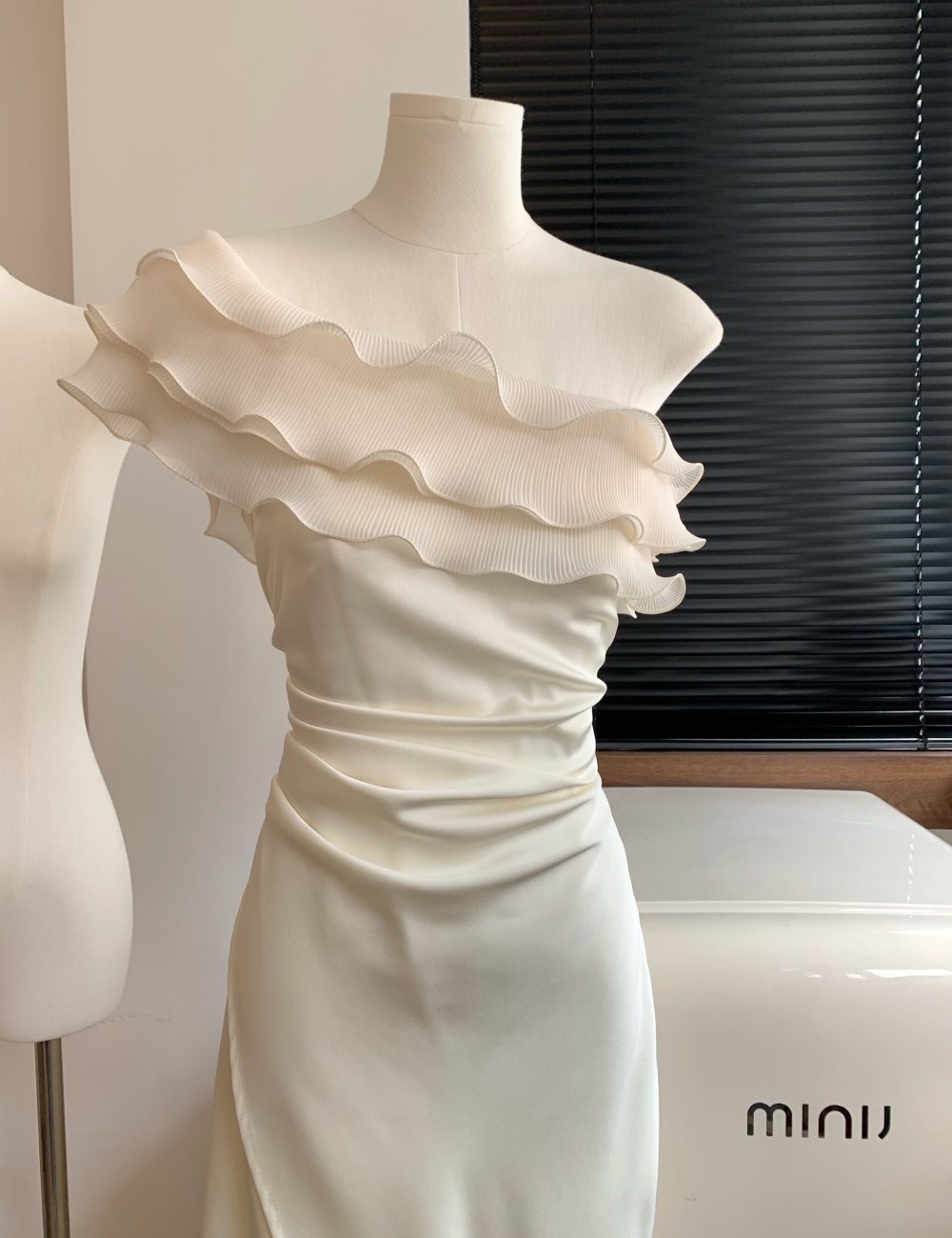 Flat shoulder formal dress long dress for women