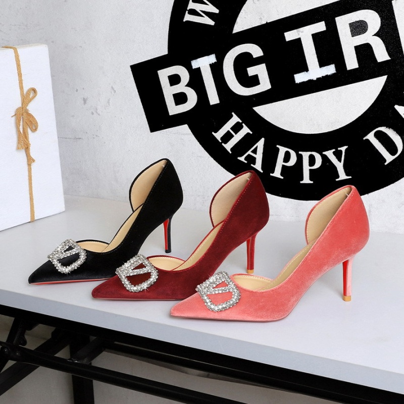 Pointed rhinestone shoes European style lazy shoes