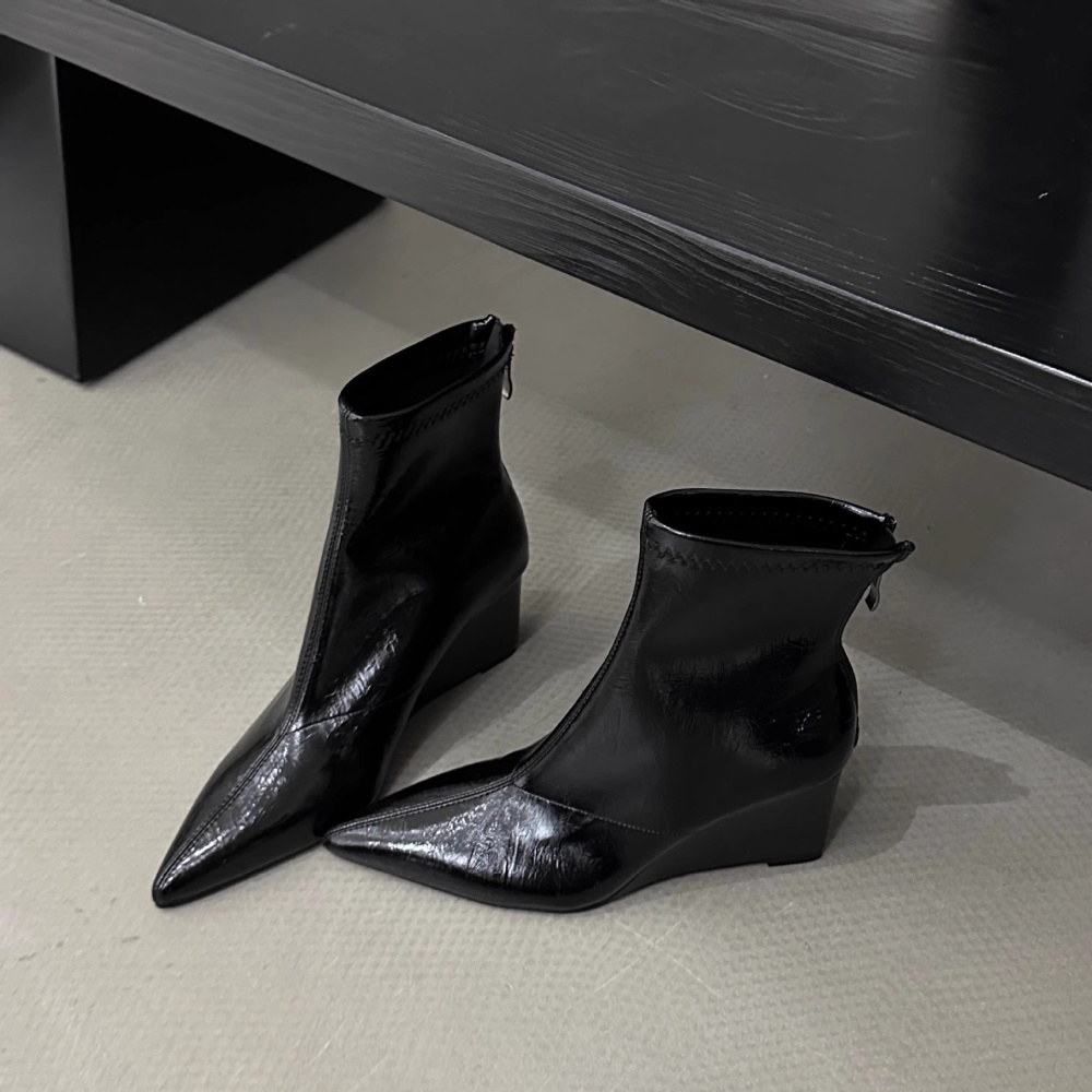 Pointed low cylinder boots after the zipper short boots