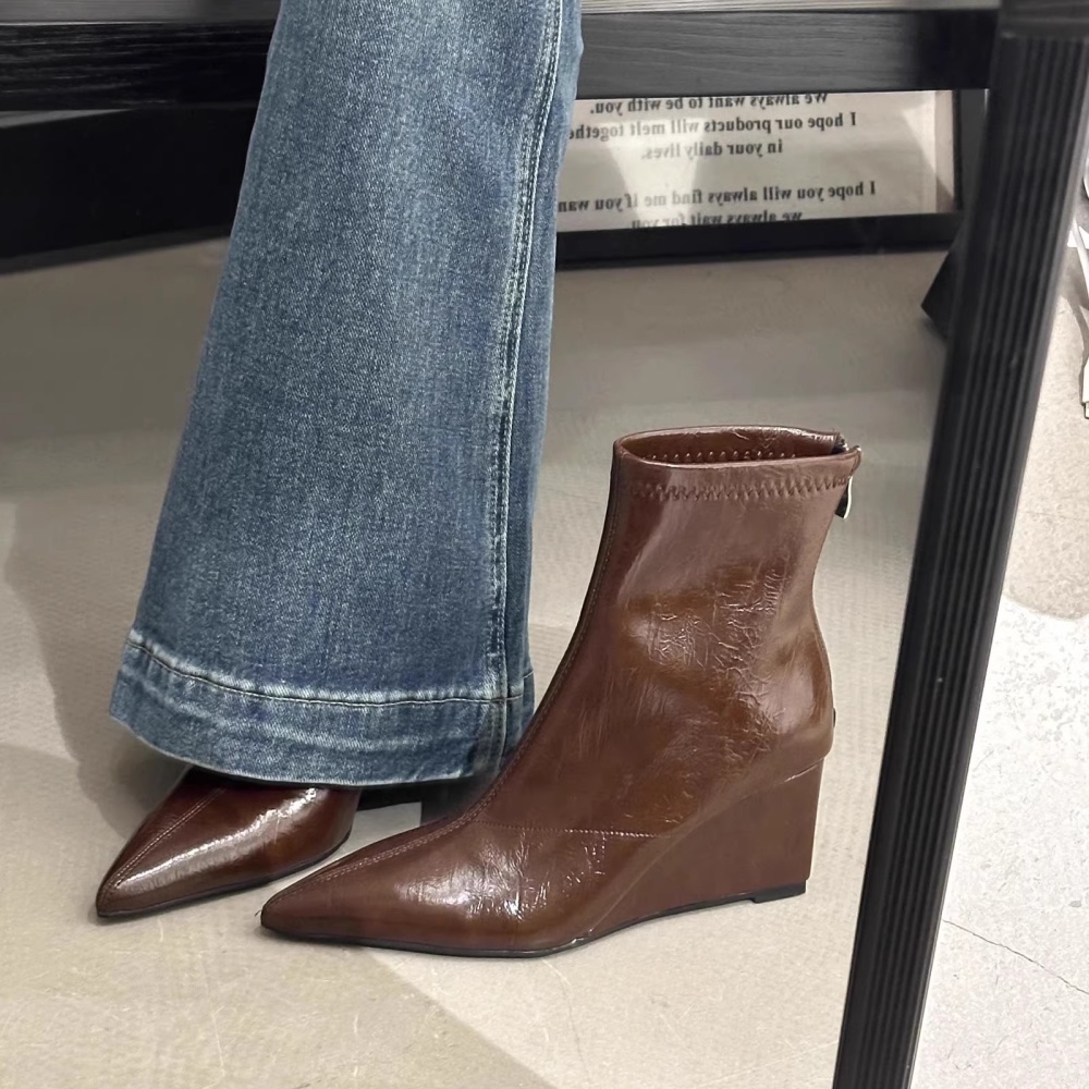 Pointed low cylinder boots after the zipper short boots