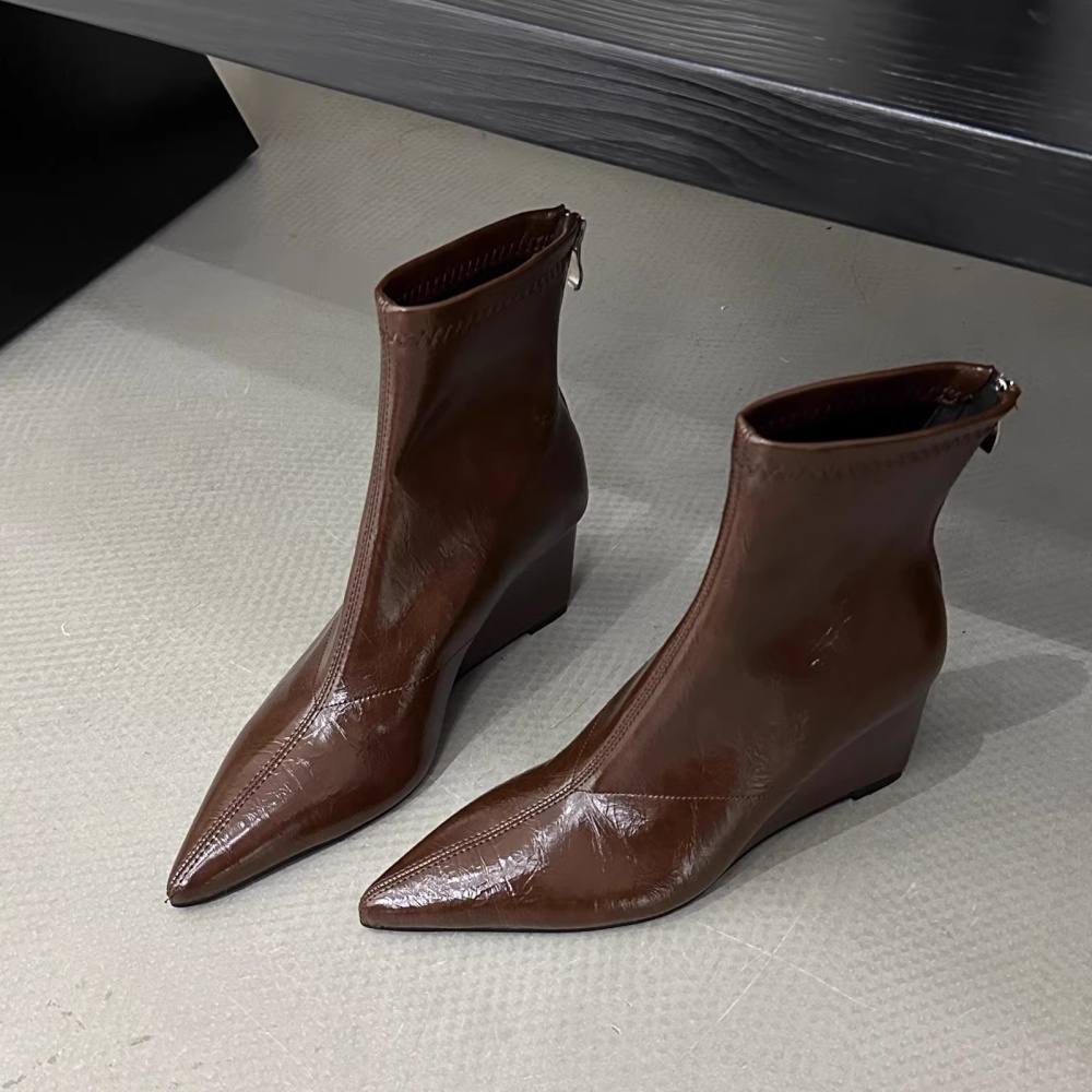 Pointed low cylinder boots after the zipper short boots