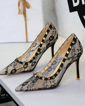 Fine-root rivet decoration European style shoes for women